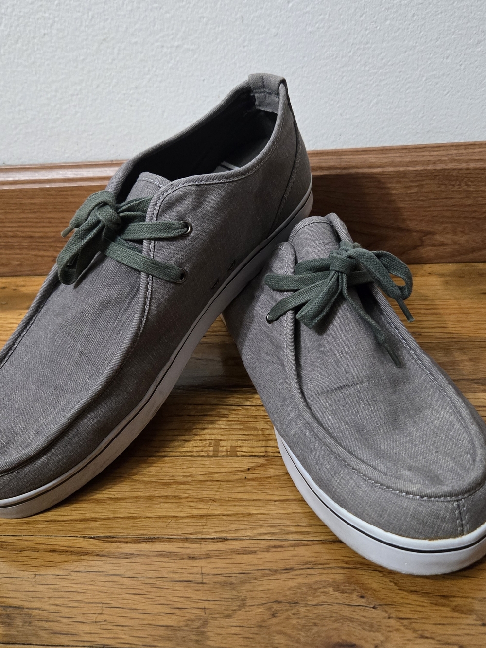Lugz Spark Men's 13 Gray Canvas Slip-On with Green Laces